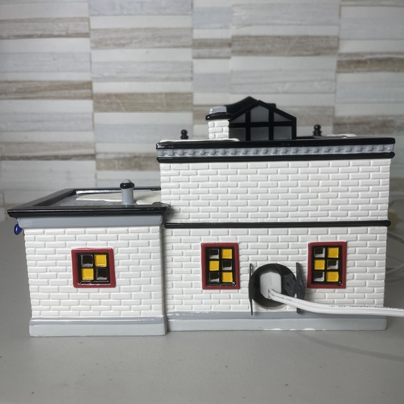 1997 Dept 56 Original Snow Village Harley-Davidson Motorcycle Shop #54886 In Box - Picture 6 of 16